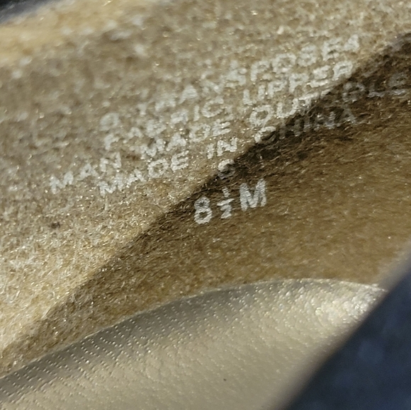 Bandolino black fabric 2 1/2in heel, square toed, wide heeled pumps Size 8.5 - Picture 7 of 8